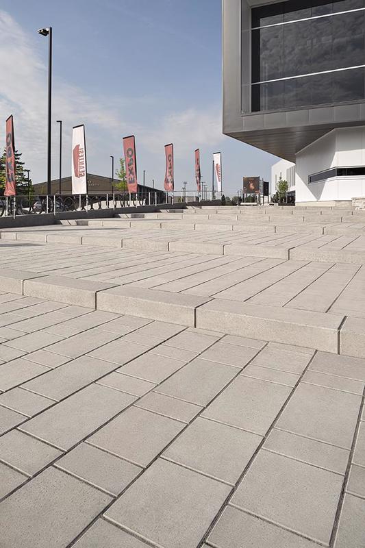 Commercial pavers Blu 80 Smooth pavés 2022 C A097 Centre Aquatique Brossard R A P09912